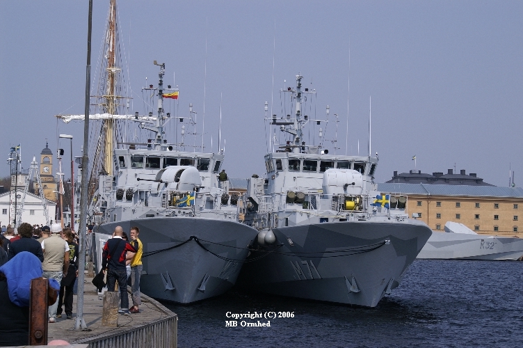 Minrjningsfartyg samt korvetten Helsingborg