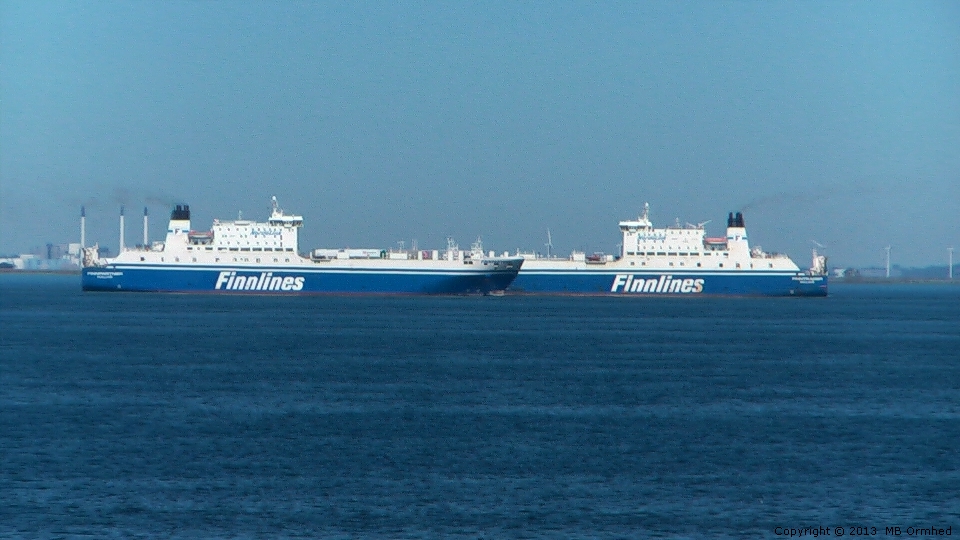 Tv av Finnlines fartyg vid resundsbron