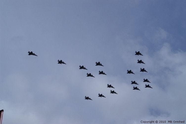 Gripenplan flyger i formation