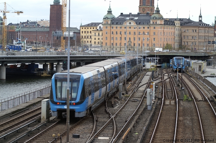 Tunnelbanetg mellan Gamla stan och Slussen