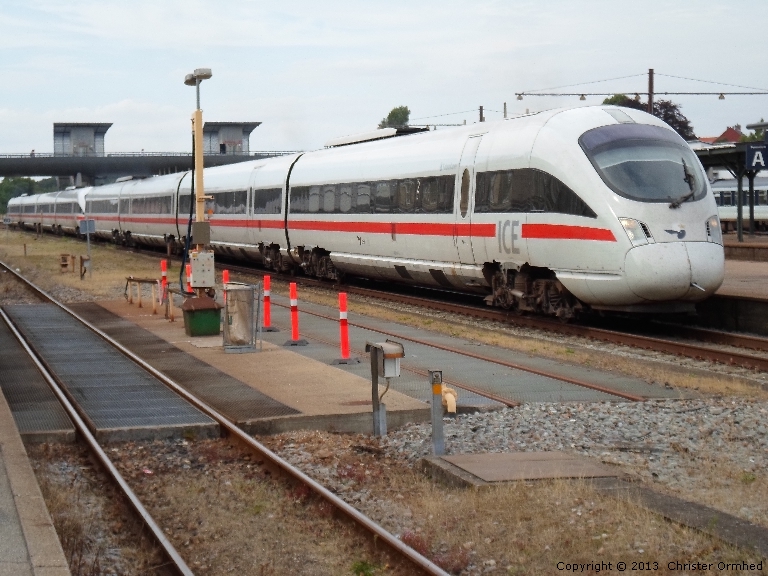 Dubbelkopplat ICE tg p Naestved station