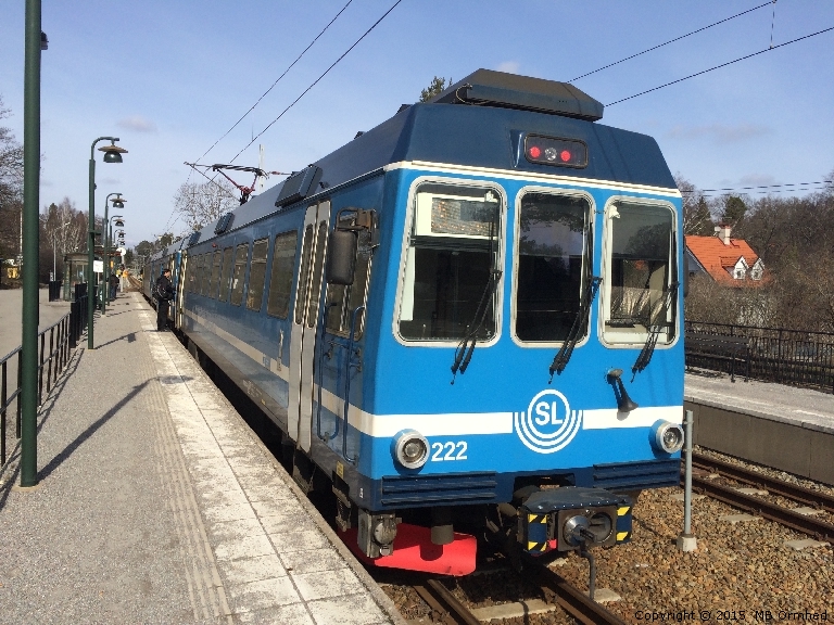 Vagn 222 vid sterskr station, p Roslagsbanan.