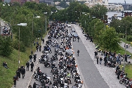 Motorcyklister frbereder sig infr Mlaren runt, p Ekelundsvgen i Solna.
Bilden tagen: 2008-08-16
Publicerad: 2008-12-04