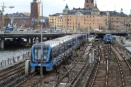 Tunnelbanetg mellan Gamla stan och Slussen. Det till vnster kr mot Gamla stan och det hgra kr mot Slussen.
Bilden tagen: 2012-05-05
Publicerad: 2012-06-24