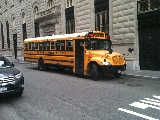 Klassisk skolbuss  la USA, utanfr New York City Police museum.
Bilden tagen: 2012-06-12
Publicerad: 2012-07-29
