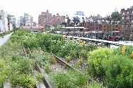 The High Line, en fd. jrnvg genom vstra Manhattan, som numera r en mysig gngvg.
Bilden tagen: 2012-06-11
Publicerad: 2012-08-05