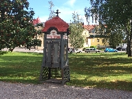 En gammal telefonkiosk i Mariefred
Bilden tagen: 2014-08-15
Publicerad: 2015-02-15