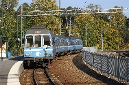 Roslagsbanetg p Djursholms sby station.
Den nrmaste vagnen har nummer 121.
Bilden tagen: 2005-10-08
Publicerad: 2007-03-23
